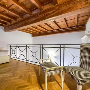 La Casa Di Bruna E Giordano In Santo Spirito , Florence Italy